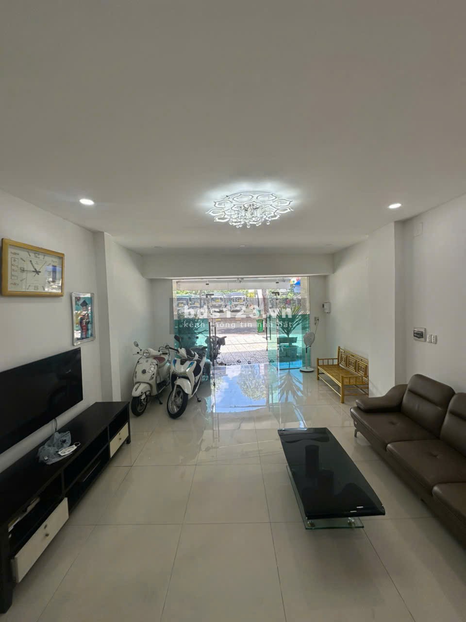 Bán nhà mặt tiền Lê Thị Riêng 3 lầu đối diện Ủy Ban…