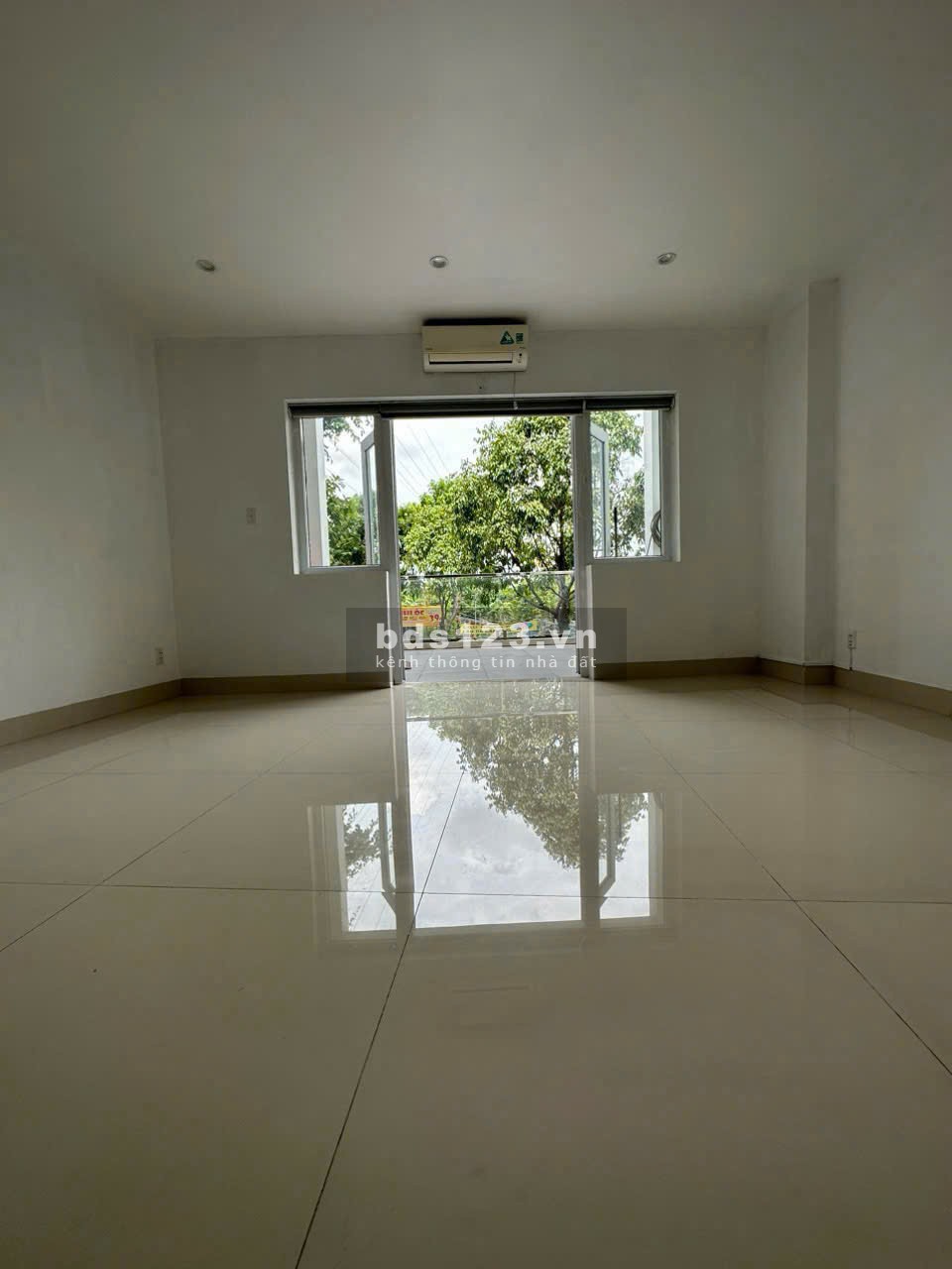 Bán nhà mặt tiền Lê Thị Riêng 3 lầu đối diện Ủy Ban…