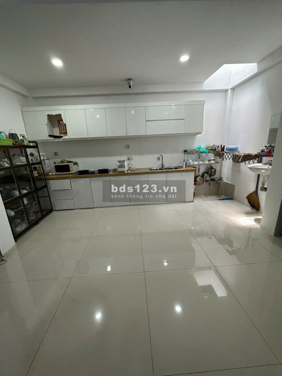 Bán nhà mặt tiền Lê Thị Riêng 3 lầu đối diện Ủy Ban…