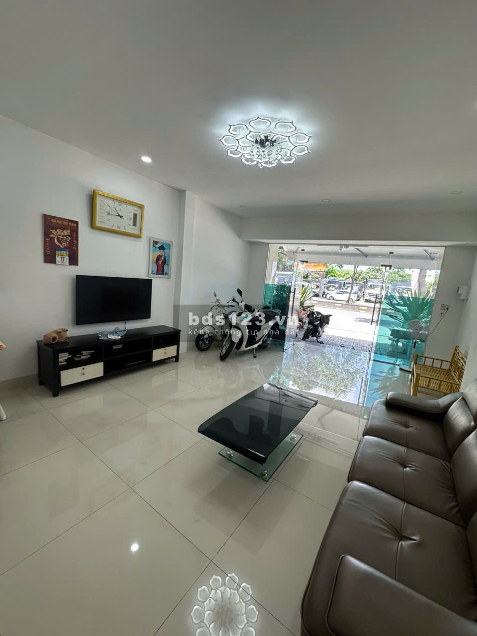 Bán nhà mặt tiền Lê Thị Riêng 3 lầu đối diện Ủy Ban…