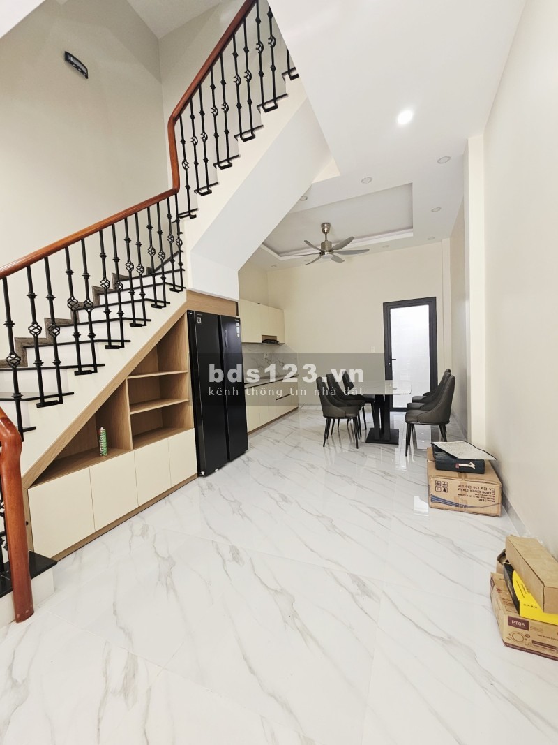 Bán Nhà 3 Tầng - OTO Ngủ trong sân - Sát Vinhomes Q9. Giá Nhỉnh 5…