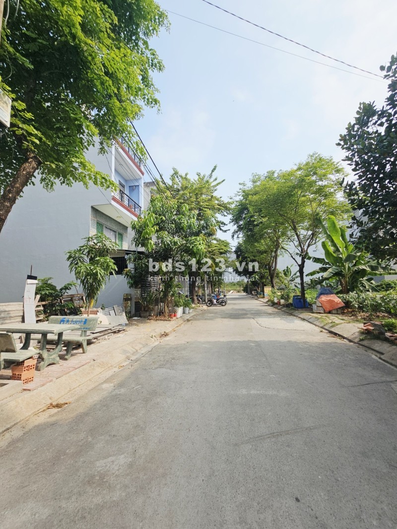 Bán Nhà 3 Tầng - OTO Ngủ trong sân - Sát Vinhomes Q9. Giá Nhỉnh 5…