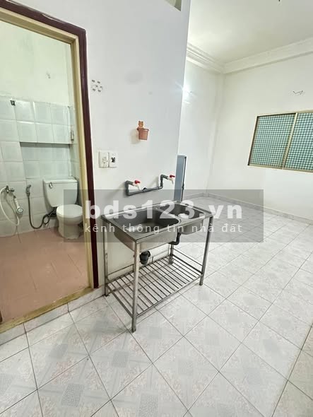 Cho thuê phòng lầu 1, 20m2, WC riêng, ngay chợ Tân Sơn Nhất,…