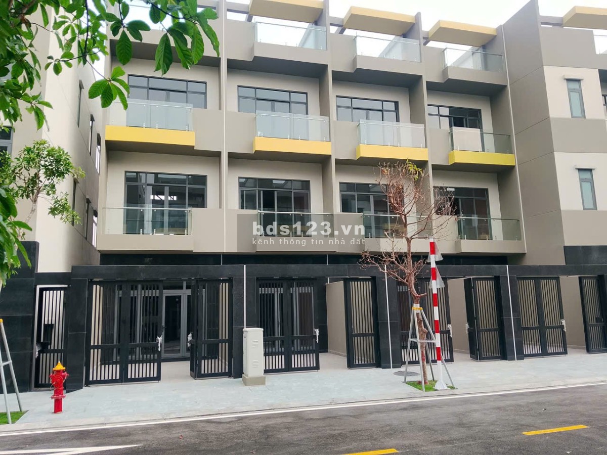 Bán Nhà DT đất 137 m2 ,1 trệt,2 lầu,1 mái thiết kế 5 PN-5 WC, DTXD 320. Giá gốc chủ đầu tư