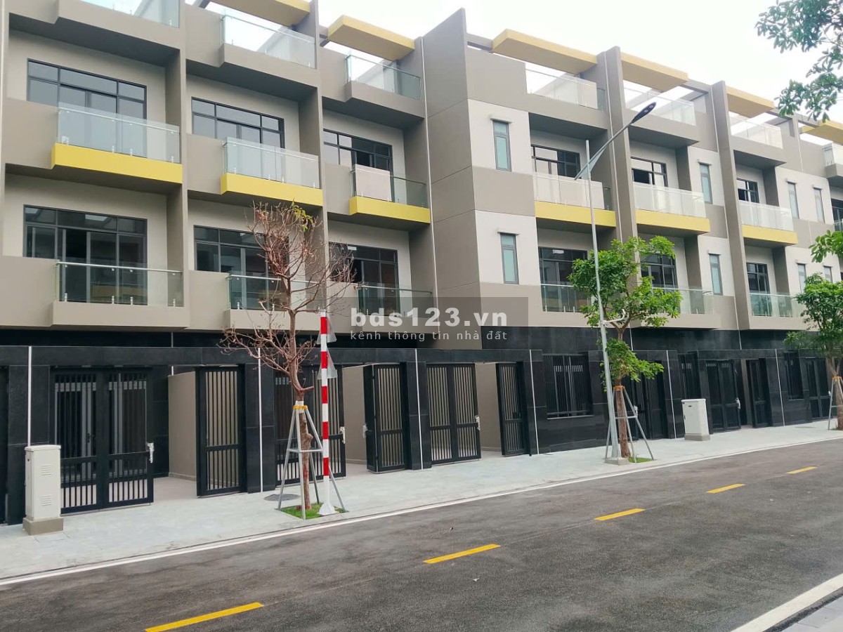 Bán Nhà DT đất 137 m2 ,1 trệt,2 lầu,1 mái thiết kế 5 PN-5 WC, DTXD 320. Giá gốc chủ đầu tư