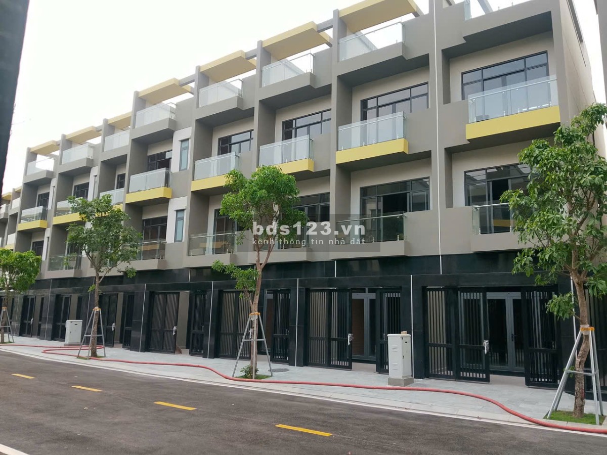 Bán Nhà DT đất 137 m2 ,1 trệt,2 lầu,1 mái thiết kế 5 PN-5 WC, DTXD 320. Giá gốc chủ đầu tư