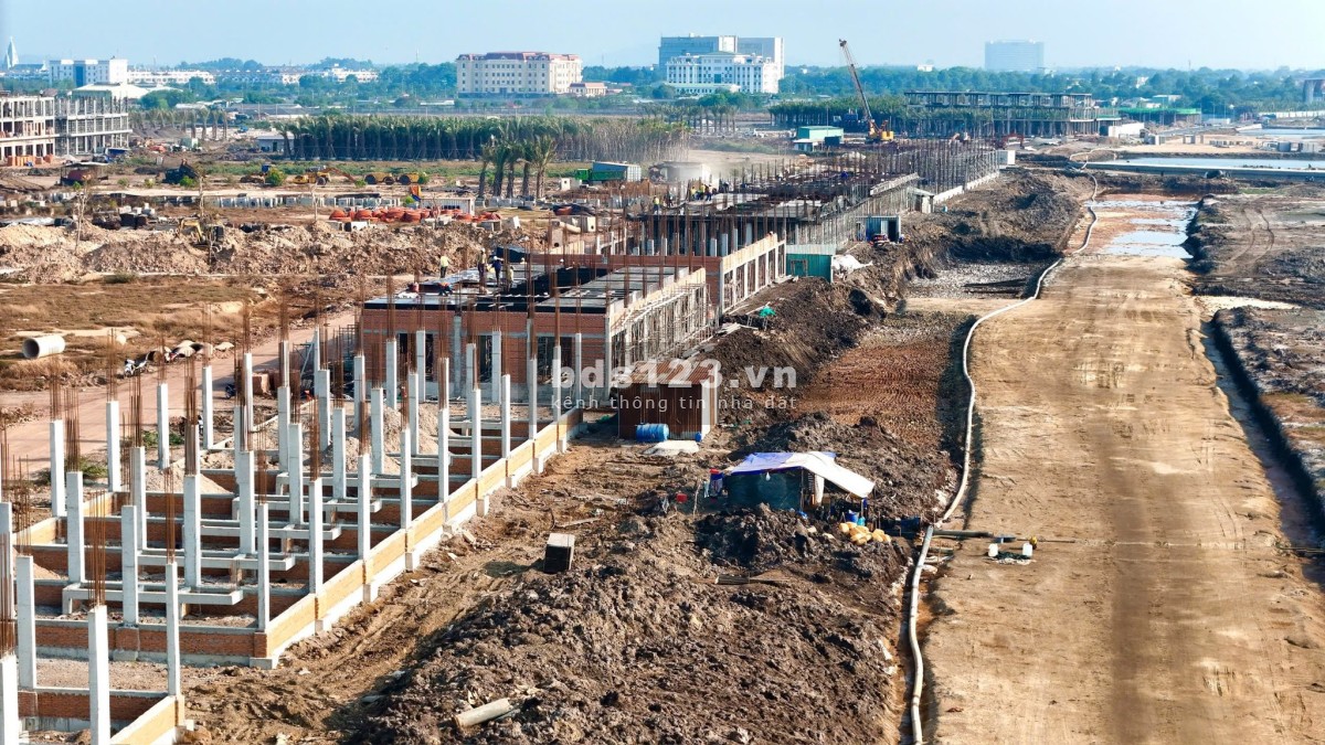 Nhà năm gằn Đại lộ 68m ,6x18=108m2, 4 tầng -293m2 giá yêu thương chi3 cần 1.2 ty sở hữu Ngay Nhà Phồ