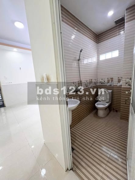 Phòng cửa sổ trời, máy lạnh mới tại Nguyễn Gia Trí (D2) -…