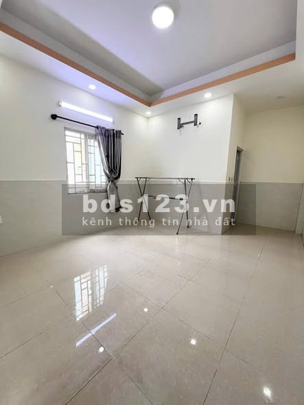 Phòng cửa sổ trời, máy lạnh mới tại Nguyễn Gia Trí (D2) -…