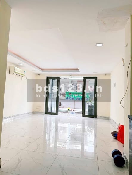 Cho thuê phòng 40m² có ban công, máy lạnh, giờ tự do, Q. Bình…