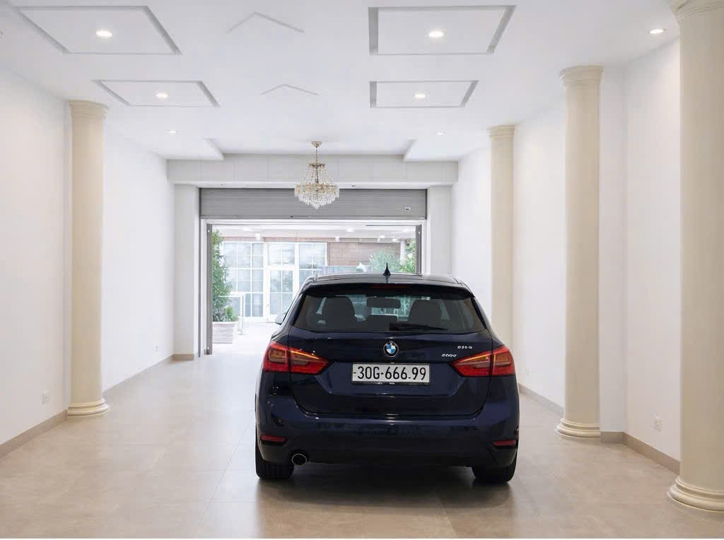 BÁN NHÀ MẶT PHỐ VĂN CAO – BA ĐÌNH – THANG MÁY – VIEW HỒ