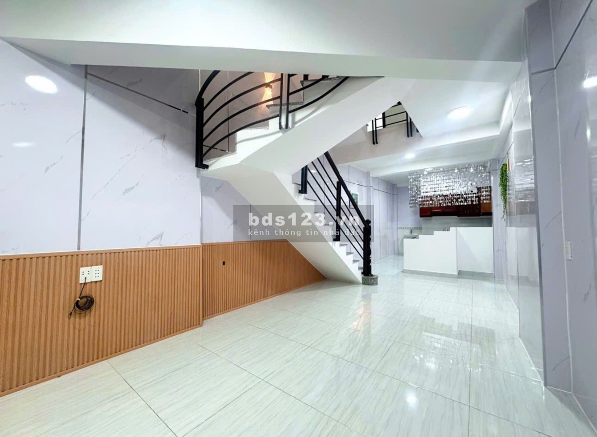 Nhà SHR, HXH, gần chợ Phú Thuận, cách Phú Mỹ Hưng 5 phút xe máy