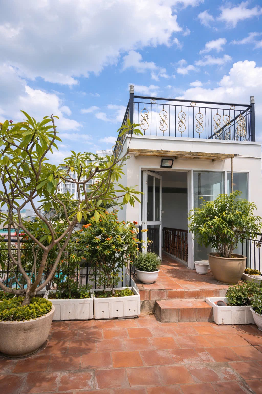 BÁN NHÀ MẶT PHỐ VĂN CAO – BA ĐÌNH – THANG MÁY – VIEW HỒ