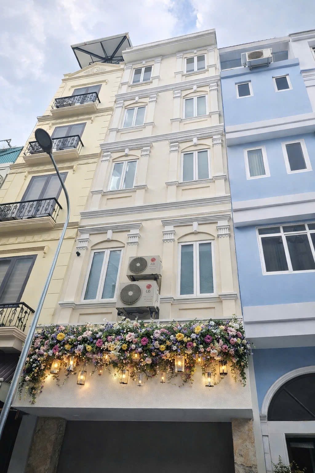 BÁN NHÀ MẶT PHỐ VĂN CAO – BA ĐÌNH – THANG MÁY – VIEW HỒ