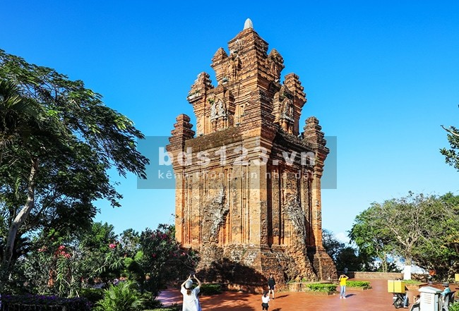 Giá tốt nhất thị trường liền kề 4 tầng +tum ngay đường Trần Suyền chiết khấu đến 11% sổ hồng riêng