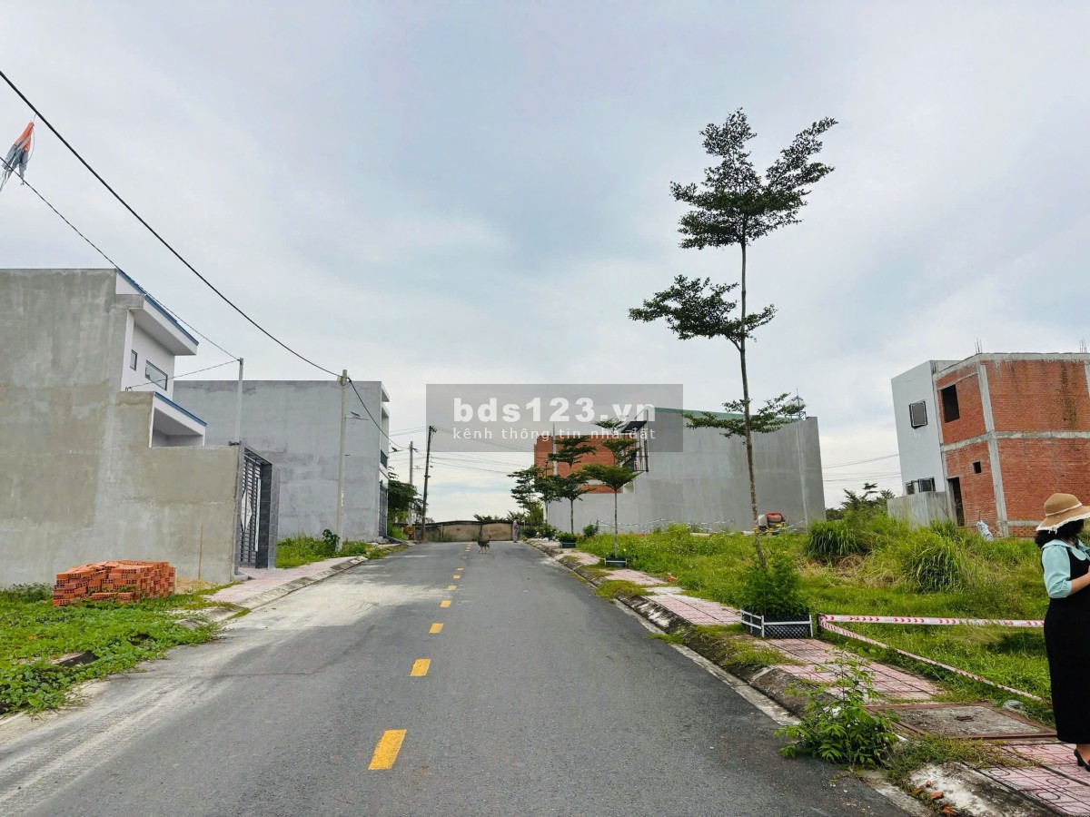 Đất nền giá rẻ 1ty5 ngay cổng 2 Sơn Tiên Cách Cầu Long Hưng 5