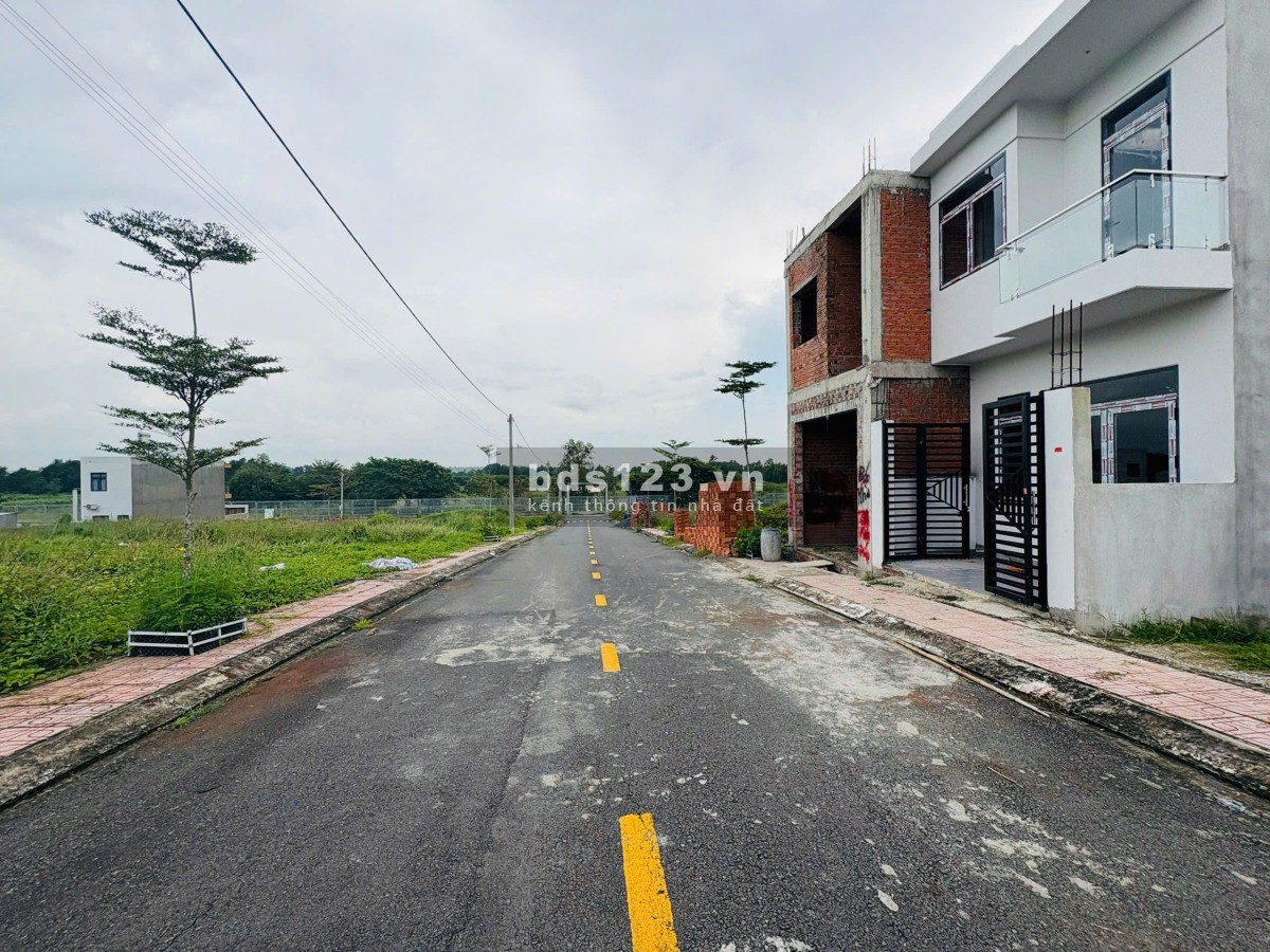 Đất nền giá rẻ 1ty5 ngay cổng 2 Sơn Tiên Cách Cầu Long Hưng 5