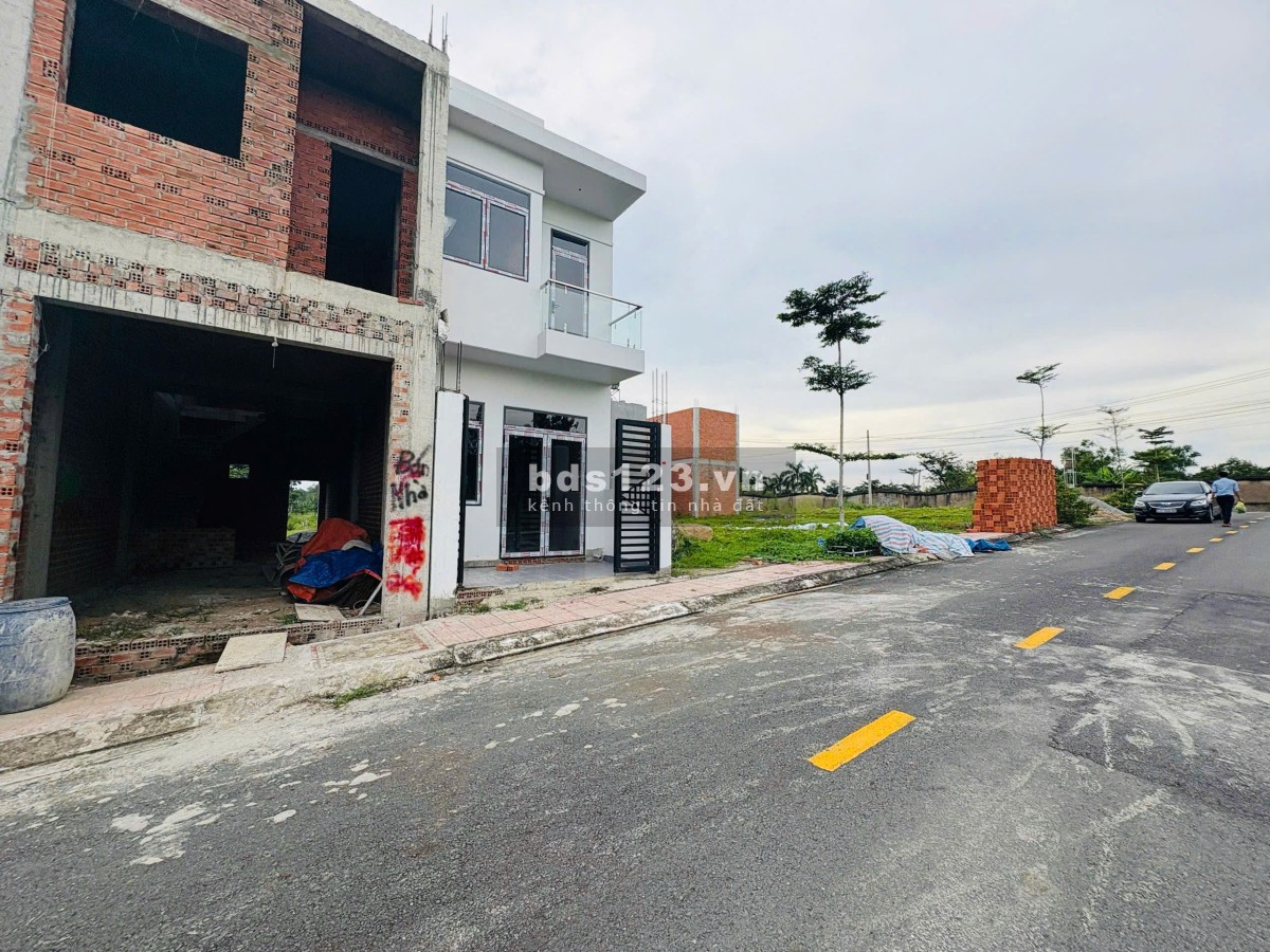 Đất nền giá rẻ 1ty5 ngay cổng 2 Sơn Tiên Cách Cầu Long Hưng 5