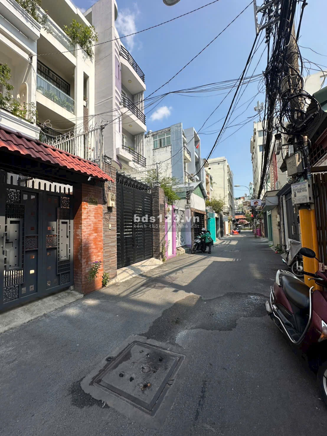 Bán nhà hẻm xe hơi 1 trệt 1 lầu 1 sân thượng Hoàng Diệu P13…