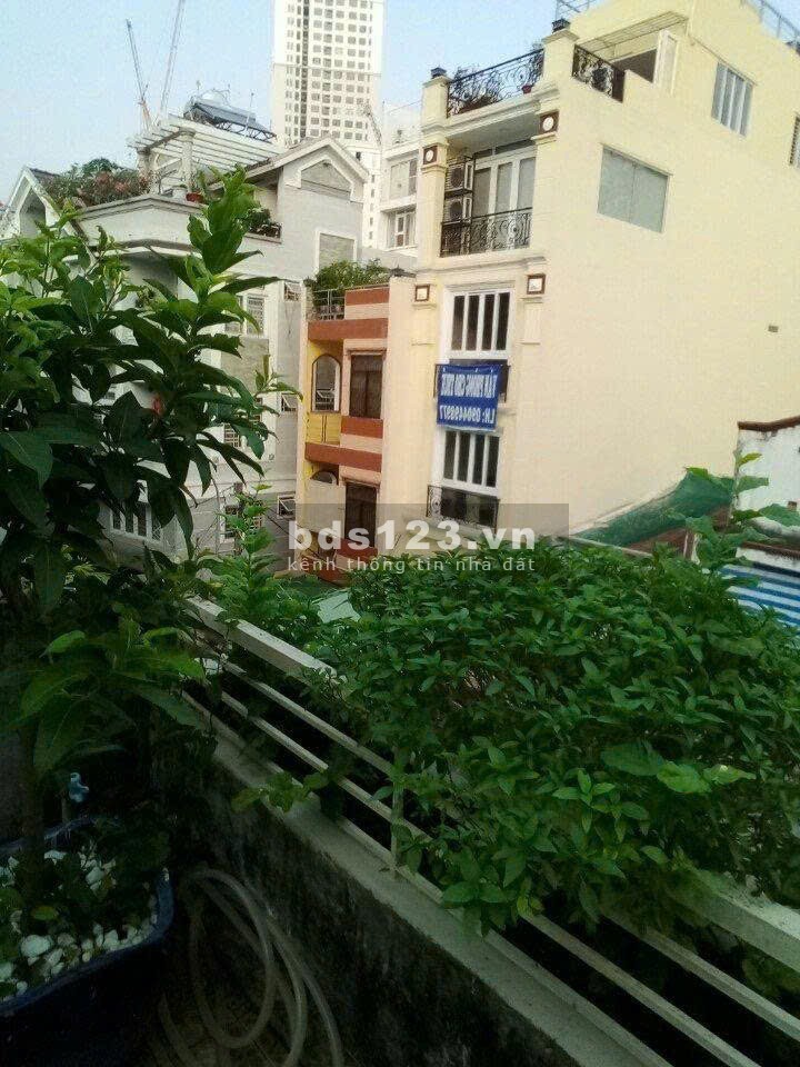 Bán nhà hẻm xe hơi 1 trệt 1 lầu 1 sân thượng Hoàng Diệu P13…