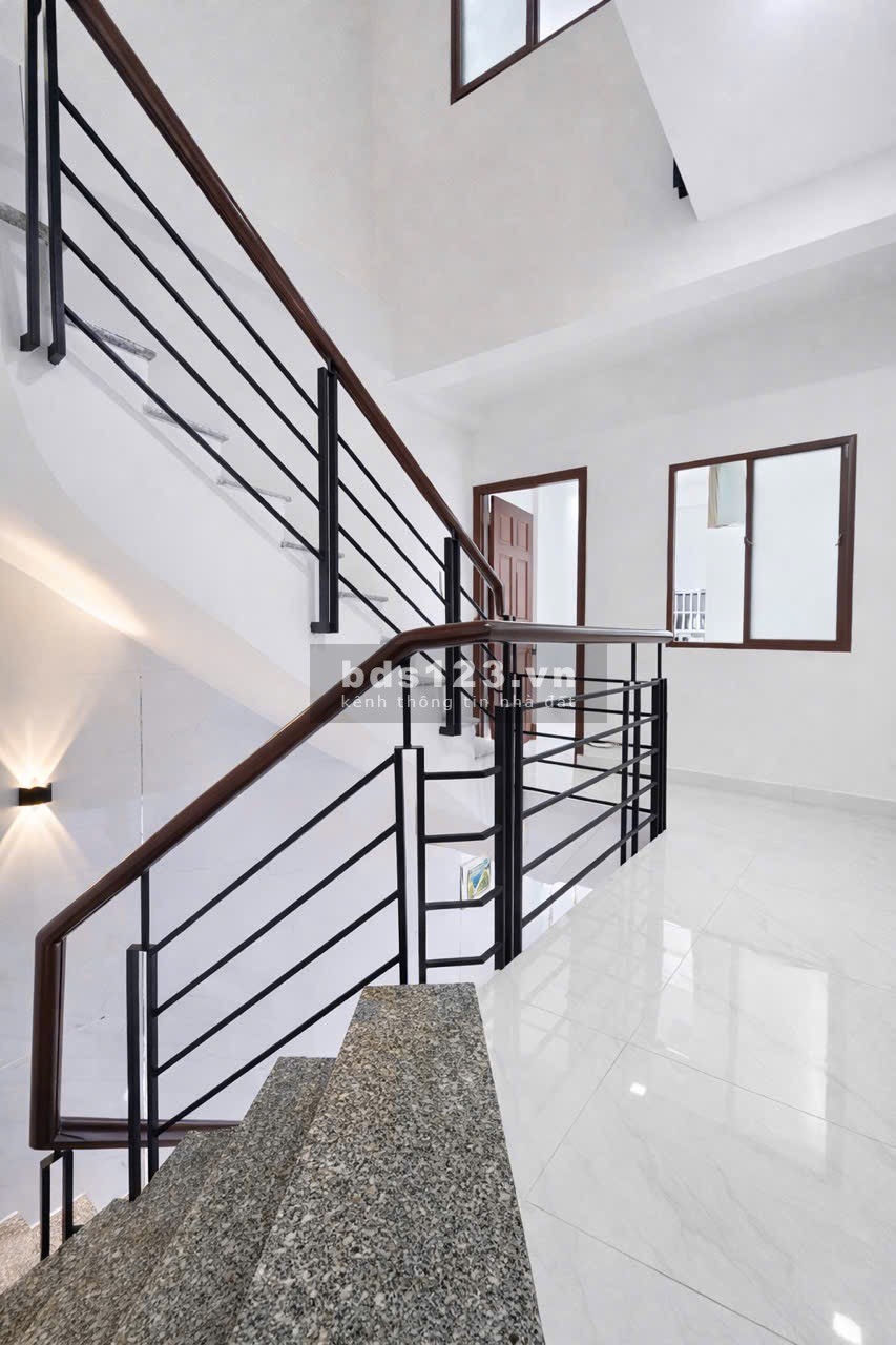 NHÀ HẺM XE HƠI - THÔNG 1 TRỤC - CẠNH PHÚ MỸ HƯNG - HƠN 5 TỶ