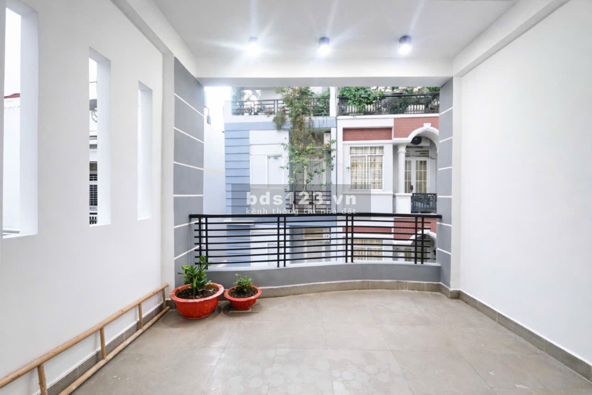 NHÀ HẺM XE HƠI - THÔNG 1 TRỤC - CẠNH PHÚ MỸ HƯNG - HƠN 5 TỶ