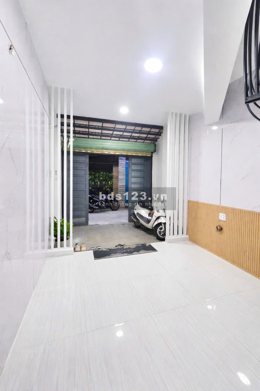 NHÀ HẺM XE HƠI - THÔNG 1 TRỤC - CẠNH PHÚ MỸ HƯNG - HƠN 5 TỶ