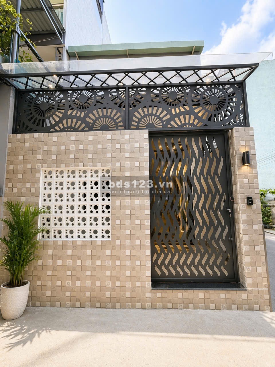 NHÀ MỚI LÔ GÓC - VỪA Ở VỪA KINH DOANH - HẺM 4M THÔNG TỨ TUNG…