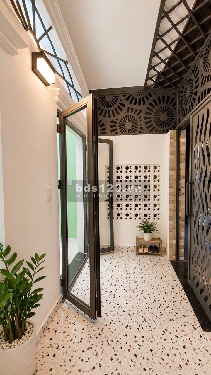 NHÀ MỚI LÔ GÓC - VỪA Ở VỪA KINH DOANH - HẺM 4M THÔNG TỨ TUNG…