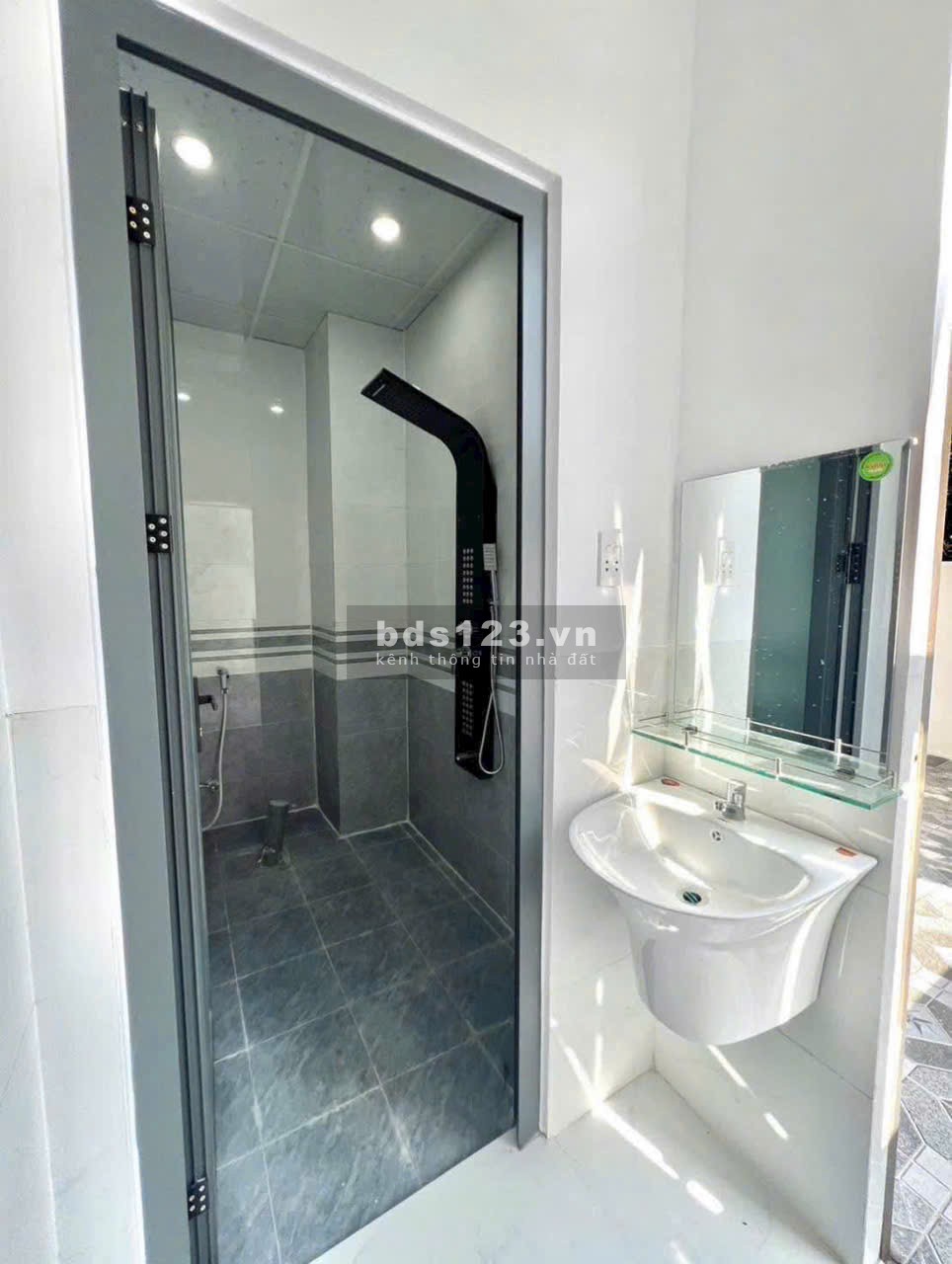 NHÀ 1 TRỆT 1 LẦU – NGAY UBND TÂN TRIỀU