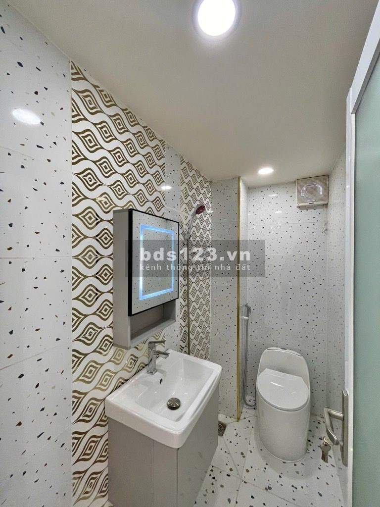 BÁN NHÀ TÂN BÌNH, 4 x 11, GẦN CMT8, HẺM 4M, NHỈNH 6 TỶ