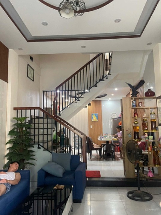 Căn duy nhất nhà mặt tiền CMT8 gần Trường Chinh 3 tầng…