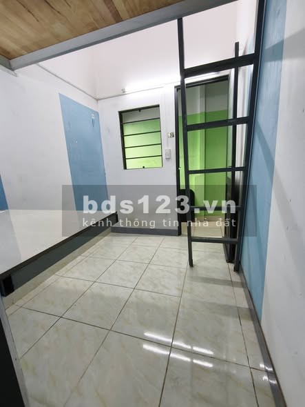 Cho thuê phòng lầu 1, gác cao, cửa sổ thoáng tại Nguyễn Văn…