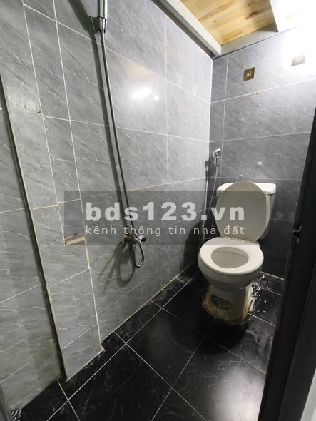 Cho thuê phòng lầu 1, gác cao, cửa sổ thoáng tại Nguyễn Văn…