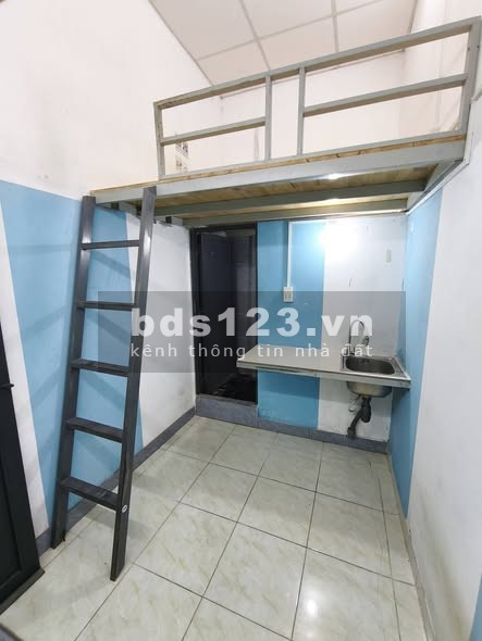 Cho thuê phòng lầu 1, gác cao, cửa sổ thoáng tại Nguyễn Văn…