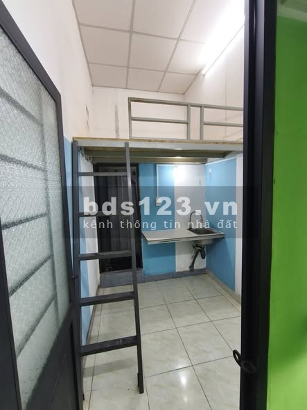 Cho thuê phòng lầu 1, gác cao, cửa sổ thoáng tại Nguyễn Văn…