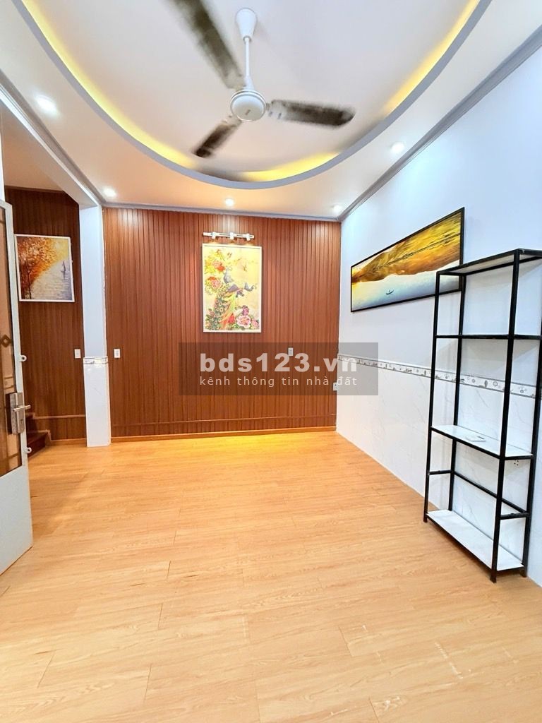 BÁN NHÀ TÂN BÌNH, 5 x 11 , GẦN LÝ THƯỜNG KIỆT, HẺM 4M, NHỈNH…