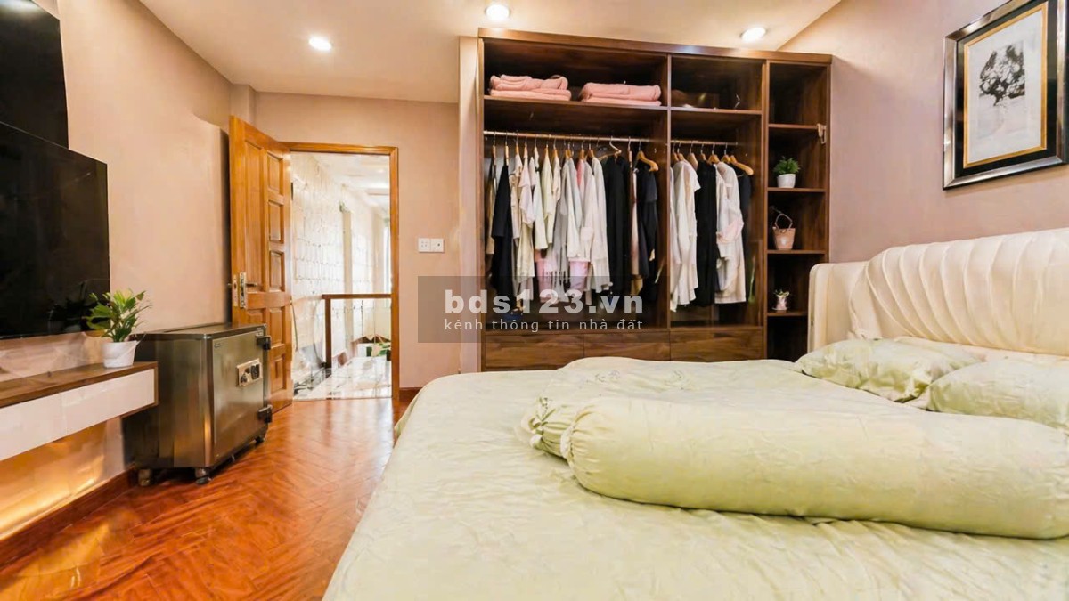 NHÀ 3 TẦNG MỚI – DIỆN TÍCH RỘNG 60M² – 50M RA HẺM XE HƠI…