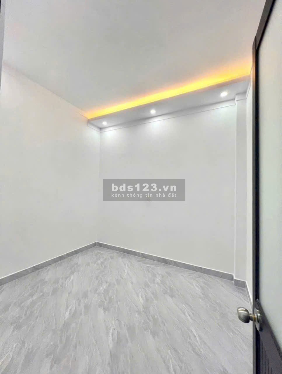 CHỦ KÝ GỬI EM BÁN GẤP NHÀ 1 TRỆT 1 LẦU- NGAY UBND TÂN TRIỀU