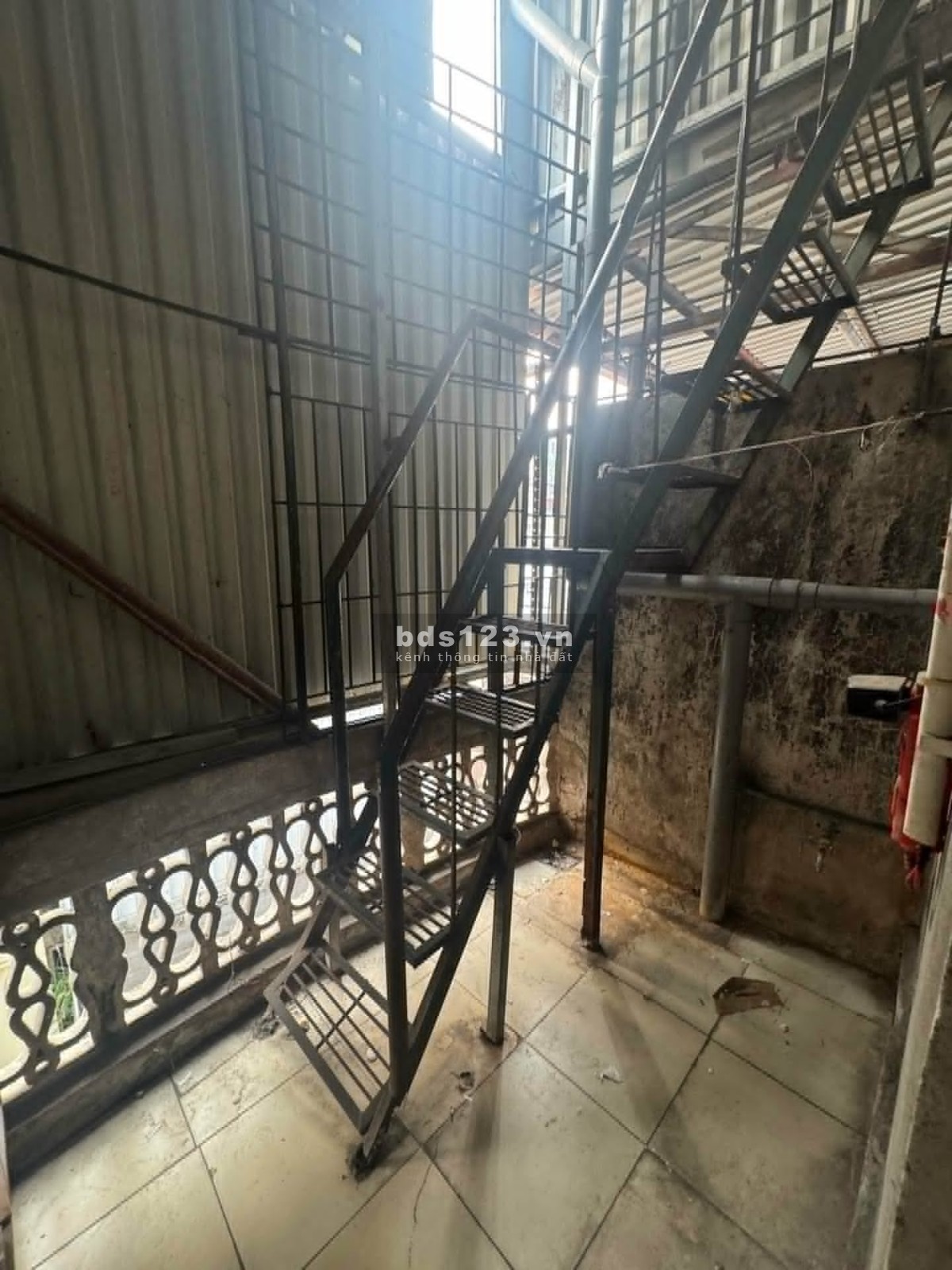 NHÀ PHỐ CỔ - BUÔN BÁN SẦM UẤT - NGỦ CŨNG RA TIỀN