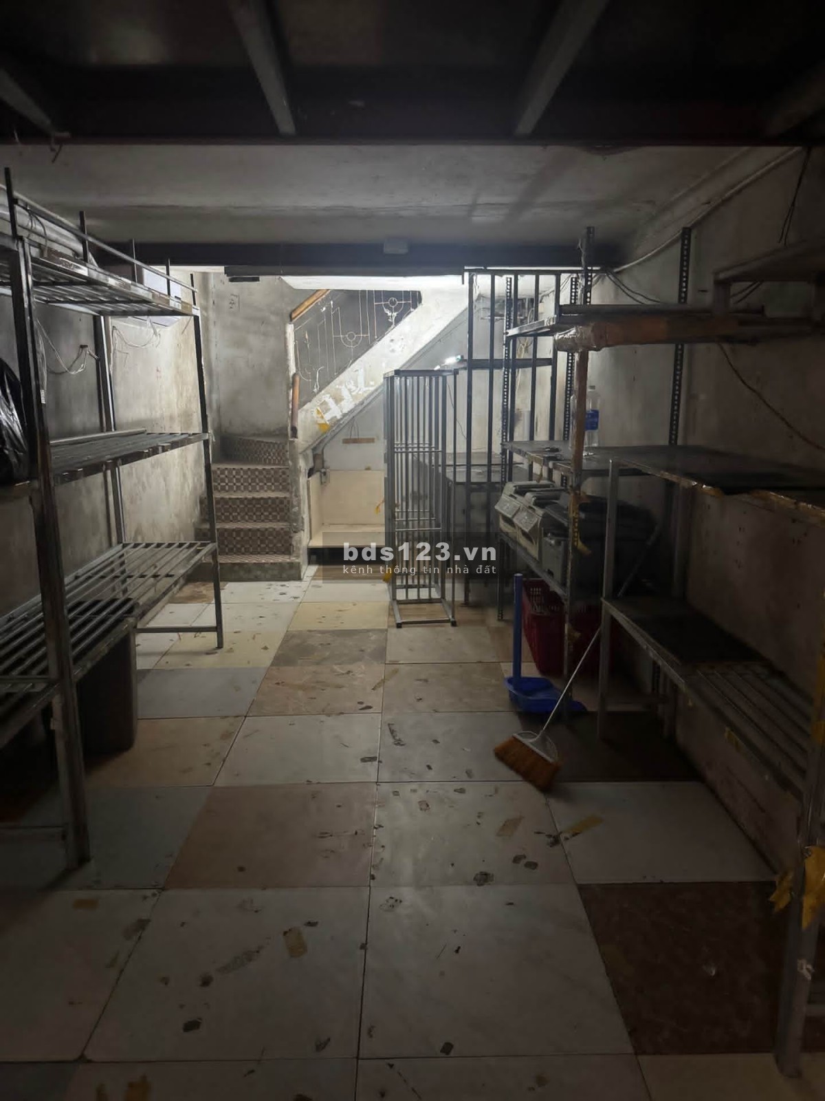 NHÀ PHỐ CỔ - BUÔN BÁN SẦM UẤT - NGỦ CŨNG RA TIỀN