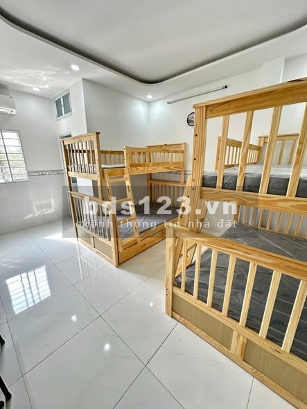 Ký túc xá 4 người tiện nghi, sau lưng Trường NTT, Quận 12