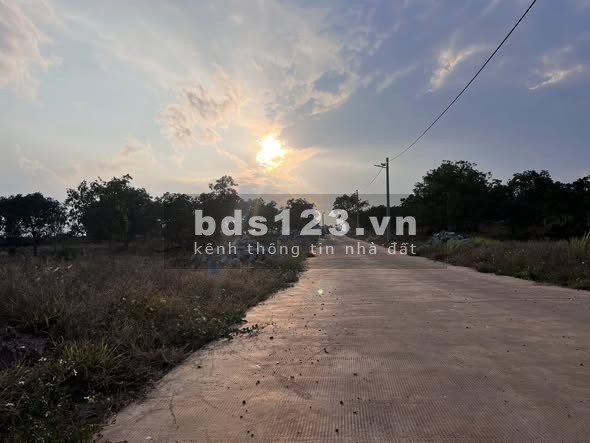 BÁN ĐẤT VEN ĐÀ LẠT GIÁ RẺ , FULL THỔ CƯ GIÁ 1 TỶ 350