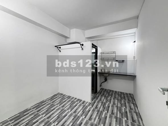 Cho thuê phòng nhỏ không gác 2.4 triệu tại Phan Văn Hớn, Q.12