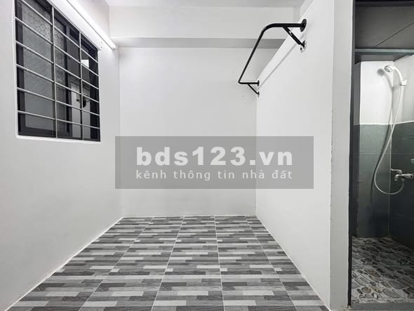 Cho thuê phòng nhỏ không gác 2.4 triệu tại Phan Văn Hớn, Q.12