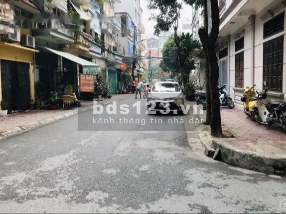 NGUYỄN CHÍ THANH - Ô TÔ TRÁNH - PHÂN LÔ BÀN CỜ - VỈA HÈ, KINH…