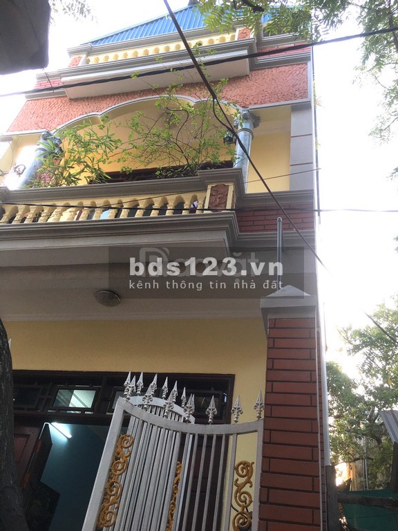 Cho thuê nhà 3 tầng, hướng ĐN, cơ bản đủ nội thất, khu TT…