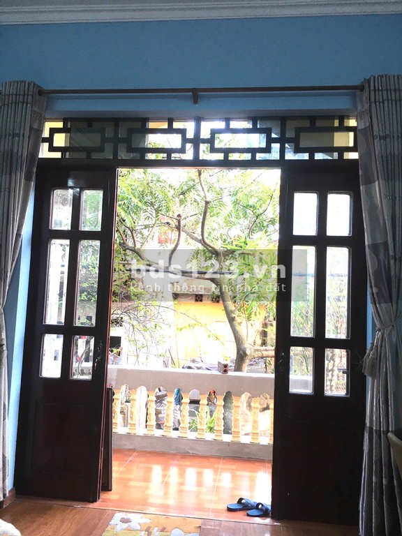 Cho thuê nhà 3 tầng, hướng ĐN, cơ bản đủ nội thất, khu TT…