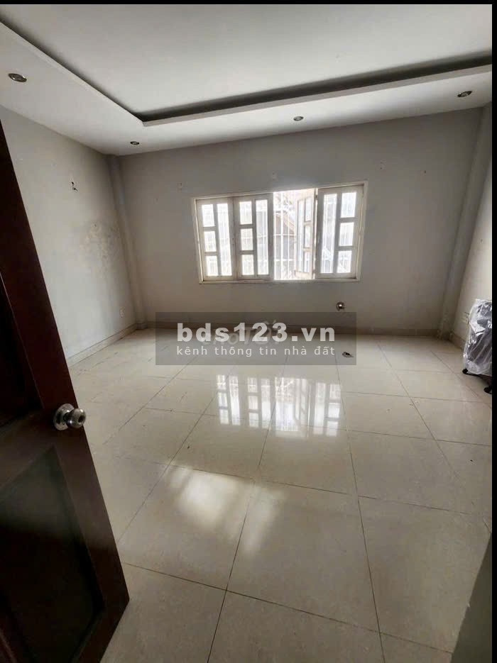 Cho thuê nhà MT 3 lầu 112 Phan Văn Hân P17 Bình Thạnh tiện kinh doanh