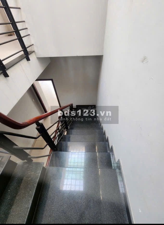 Cho thuê nhà MT 3 lầu 112 Phan Văn Hân P17 Bình Thạnh tiện kinh doanh